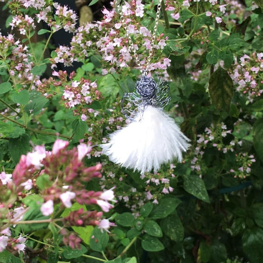 Karoo Angels - Cream Feathers and Hematite Wire Juweel Pendant